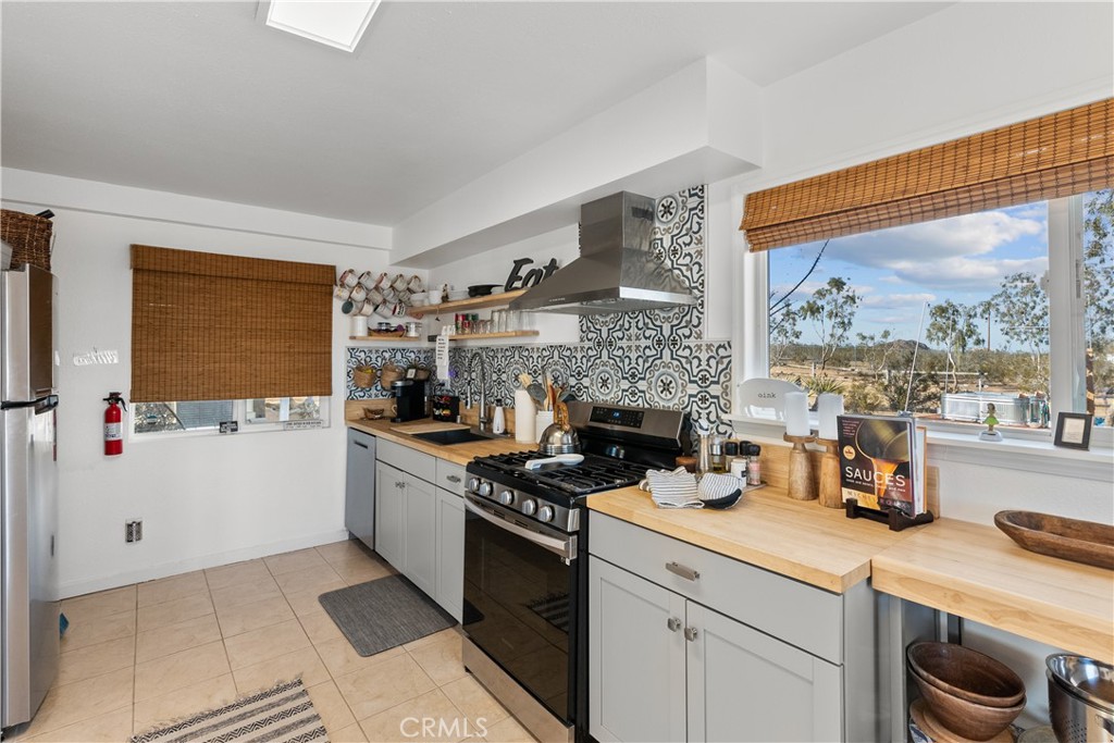 MLS #SR25118437 image #9