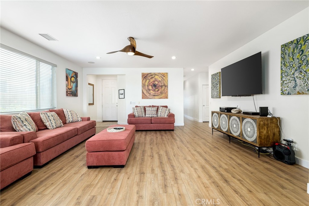 MLS #SR25236234 image #9