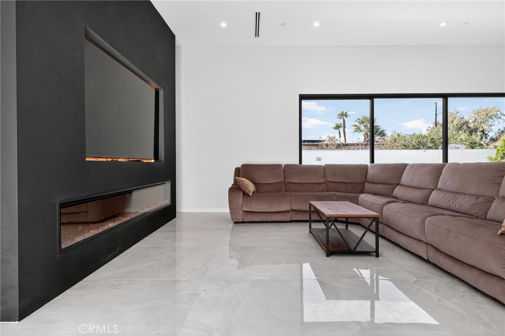 MLS #SR25239558 image #9