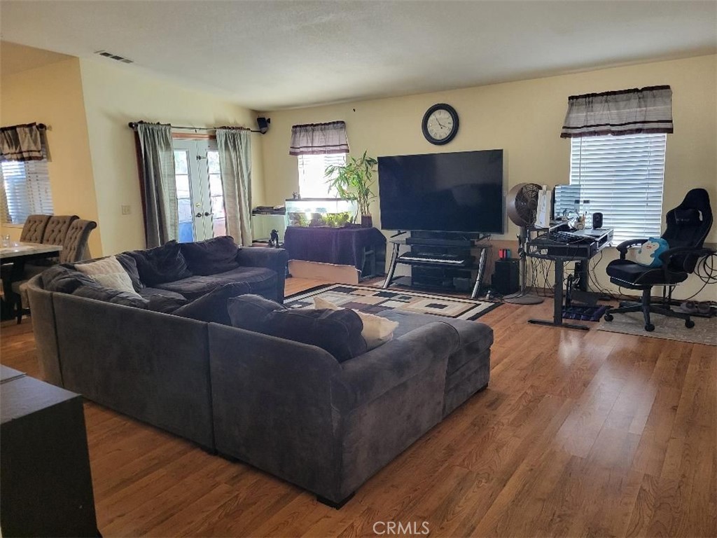 MLS #SW25201083 image #3