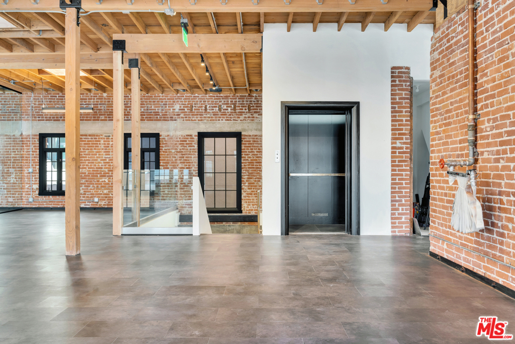 MLS #21705010 image #2