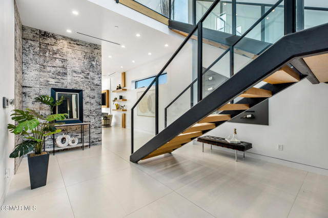 MLS #225003771 image #2