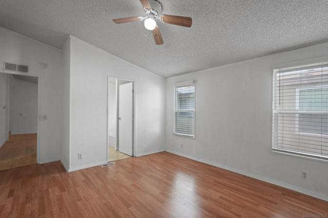 MLS #250027304SD image #16