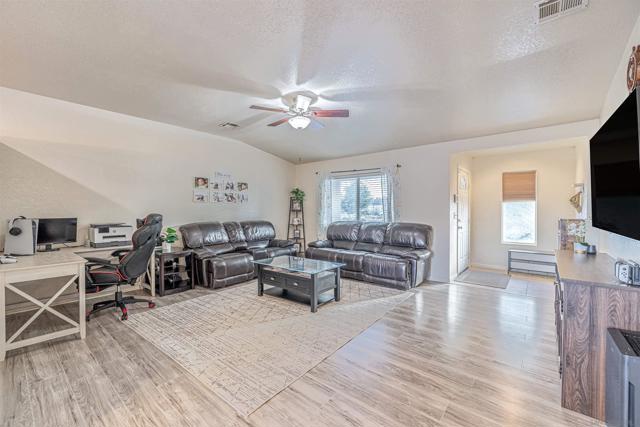 MLS #250028902SD image #2