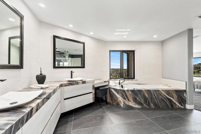 MLS #250031878SD image #22