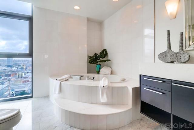 MLS #250032140SD image #37