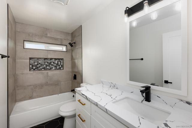 MLS #250033032SD image #17