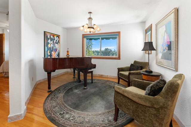 MLS #250034319SD image #15