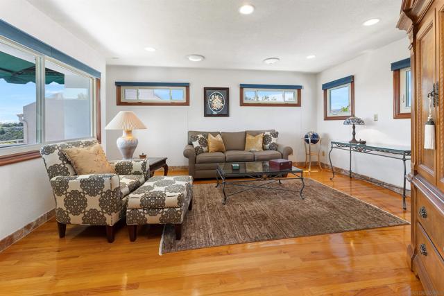 MLS #250034319SD image #23