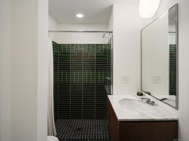 MLS #250036010SD image #31