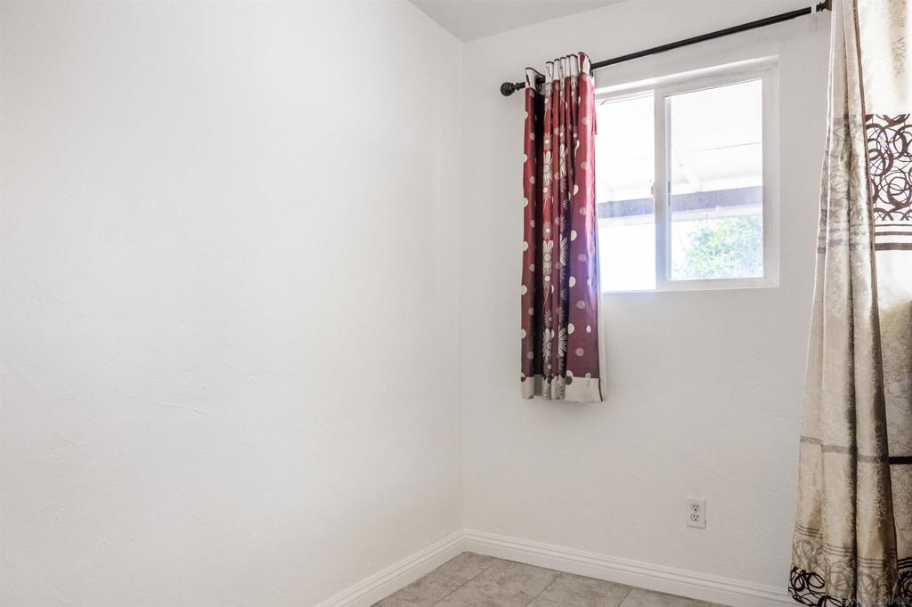 MLS #250036995SD image #12