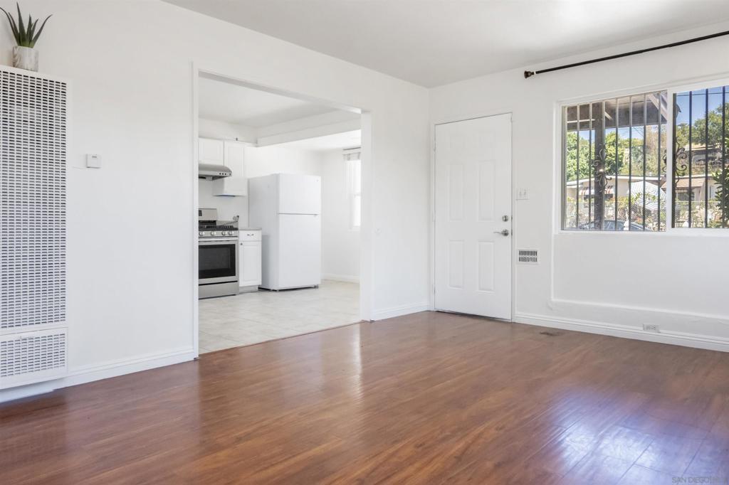 MLS #250036995SD image #2