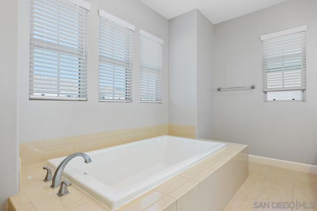 MLS #250037359SD image #17