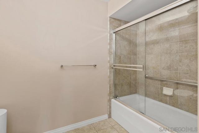 MLS #250038392SD image #17