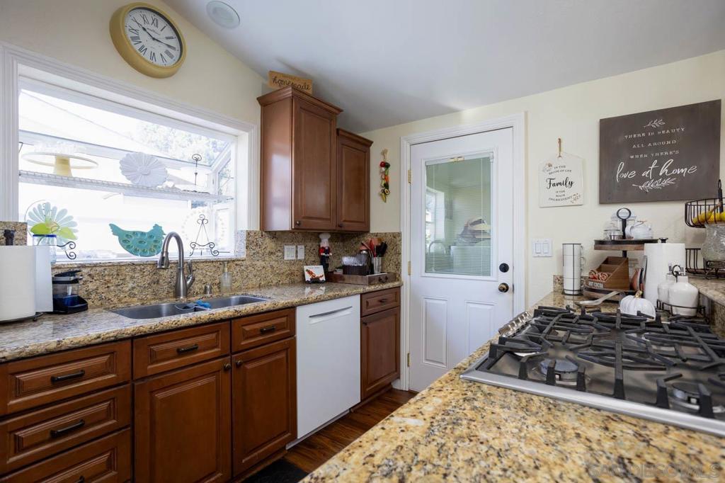 MLS #250038670SD image #11