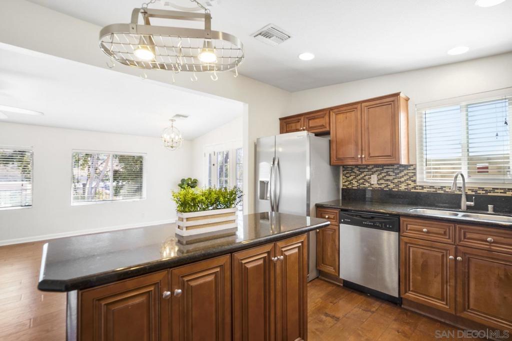 MLS #250038749SD image #10