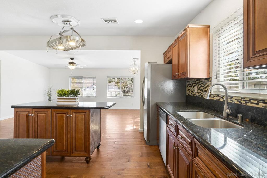 MLS #250038749SD image #11