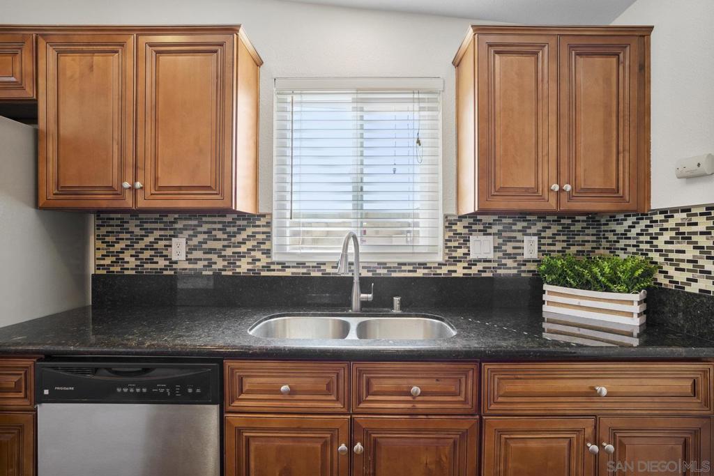 MLS #250038749SD image #12