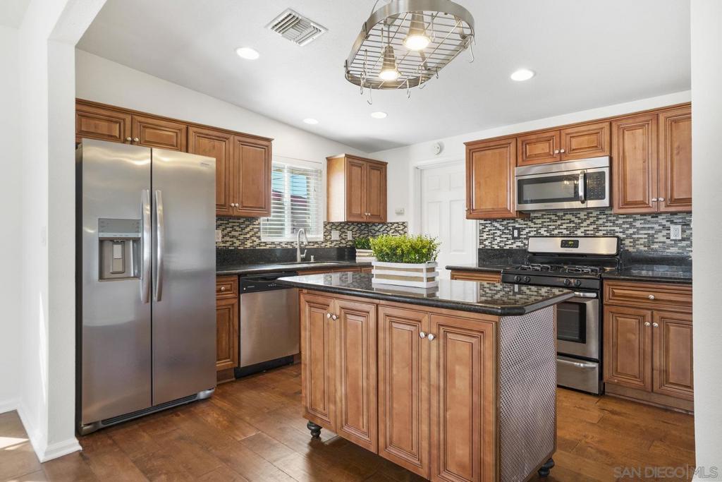 MLS #250038749SD image #9