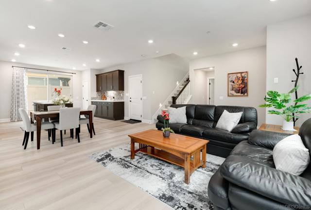 MLS #250038957SD image #0