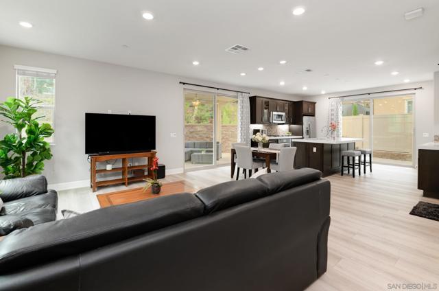 MLS #250038957SD image #2