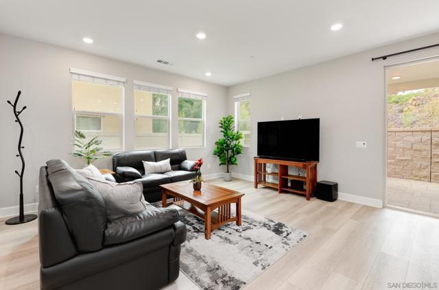 MLS #250038957SD image #3