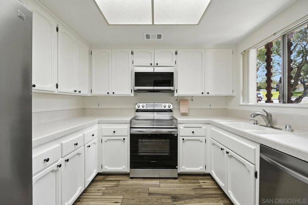 MLS #250039231SD image #9