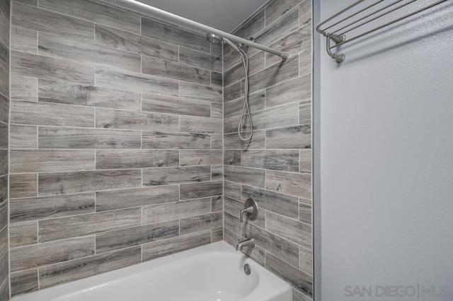 MLS #250040083SD image #17