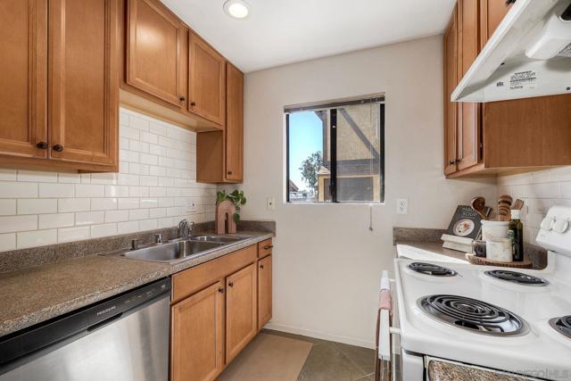 MLS #250040096SD image #10