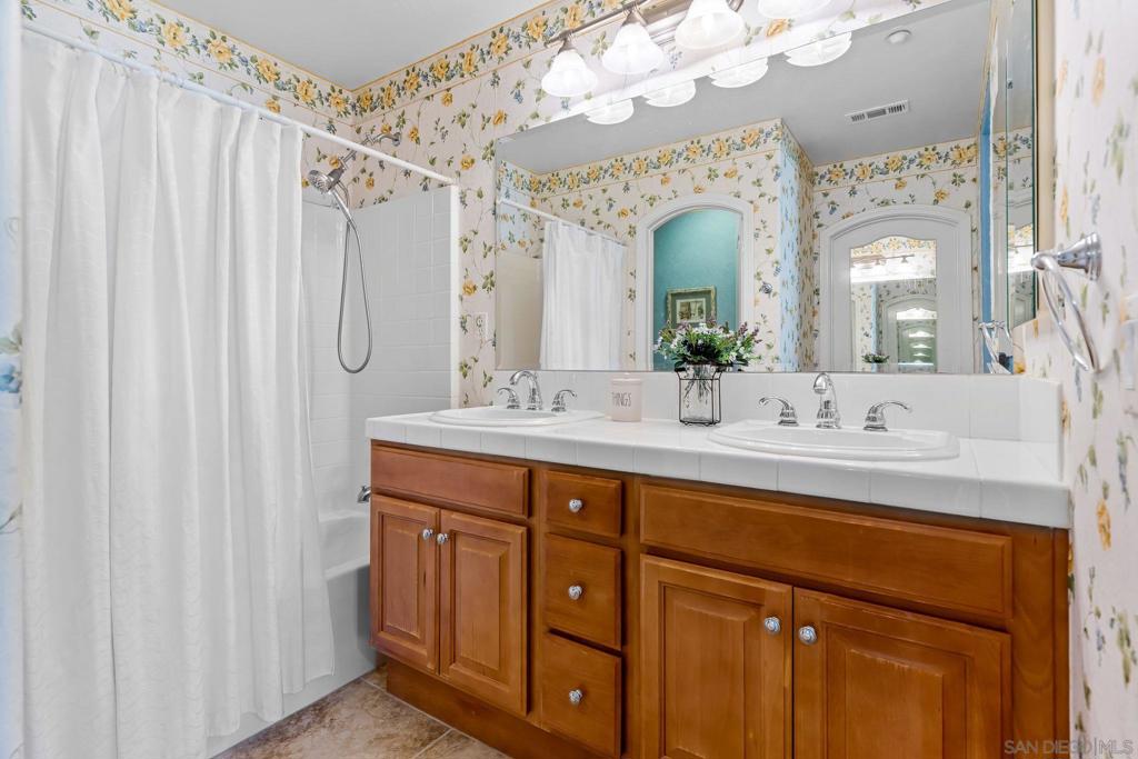 MLS #250040992SD image #18