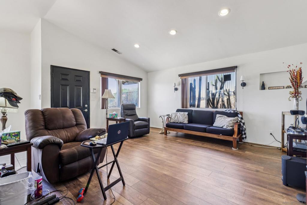 MLS #250042059SD image #11