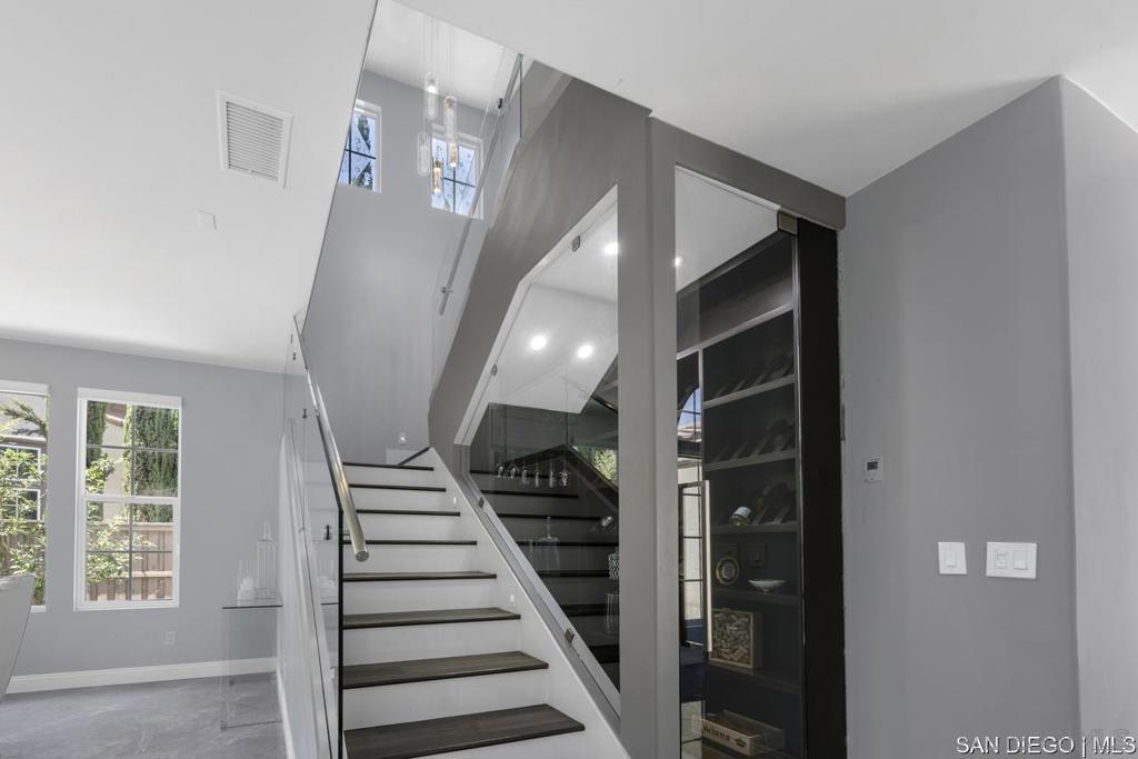 MLS #250042358SD image #23