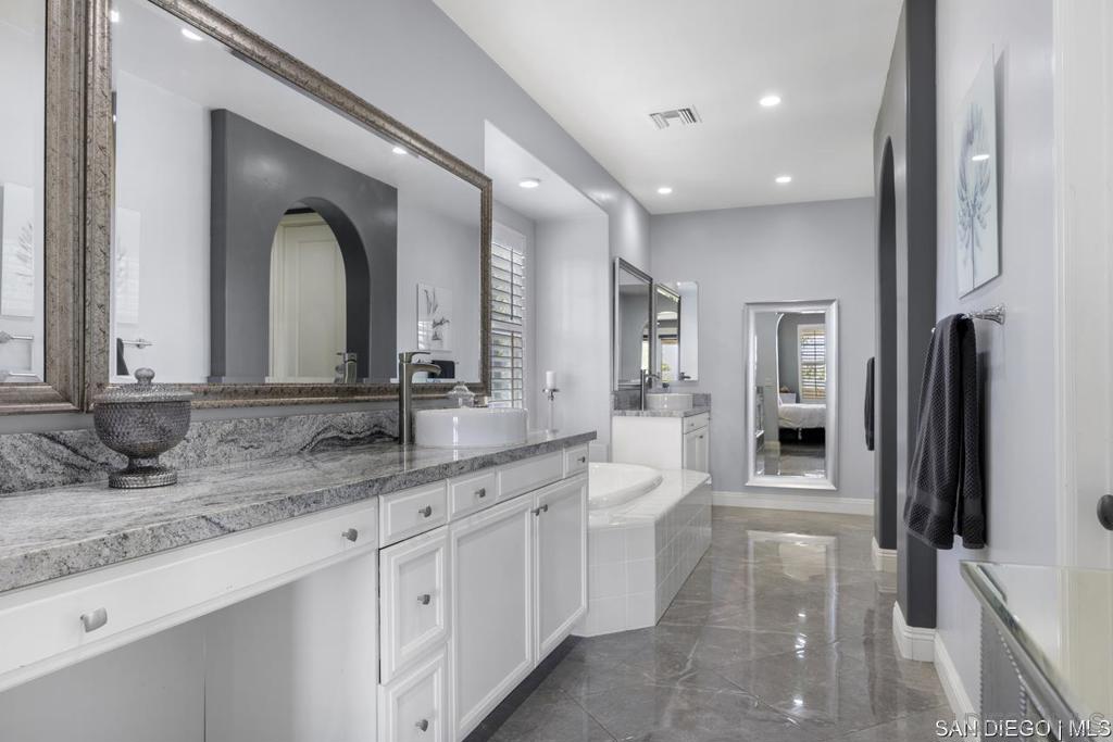 MLS #250042358SD image #29