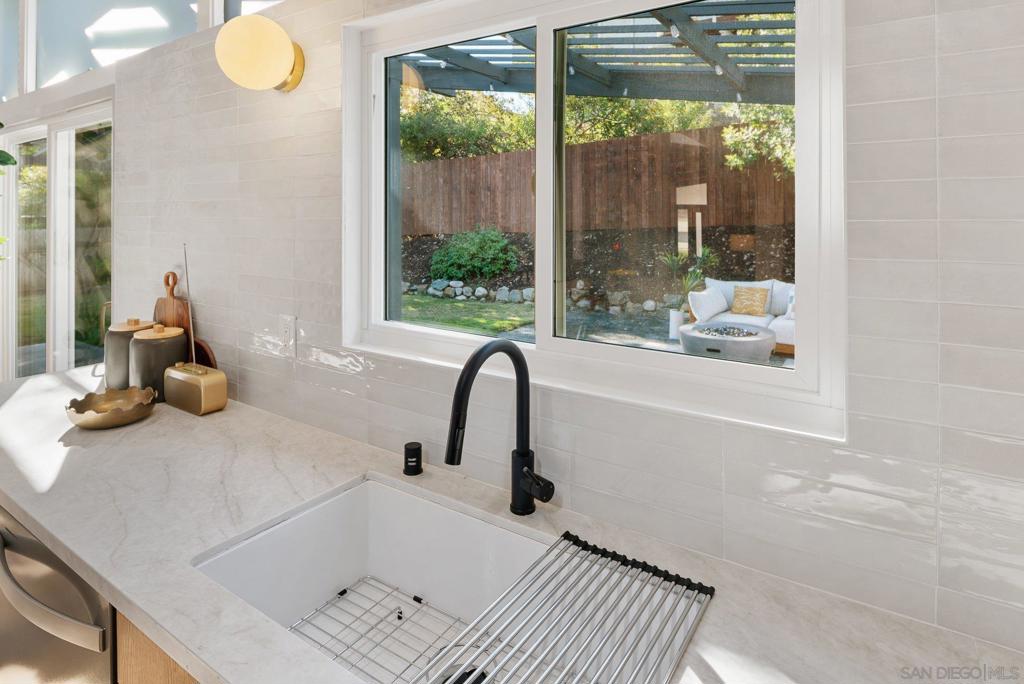 MLS #250042386SD image #15