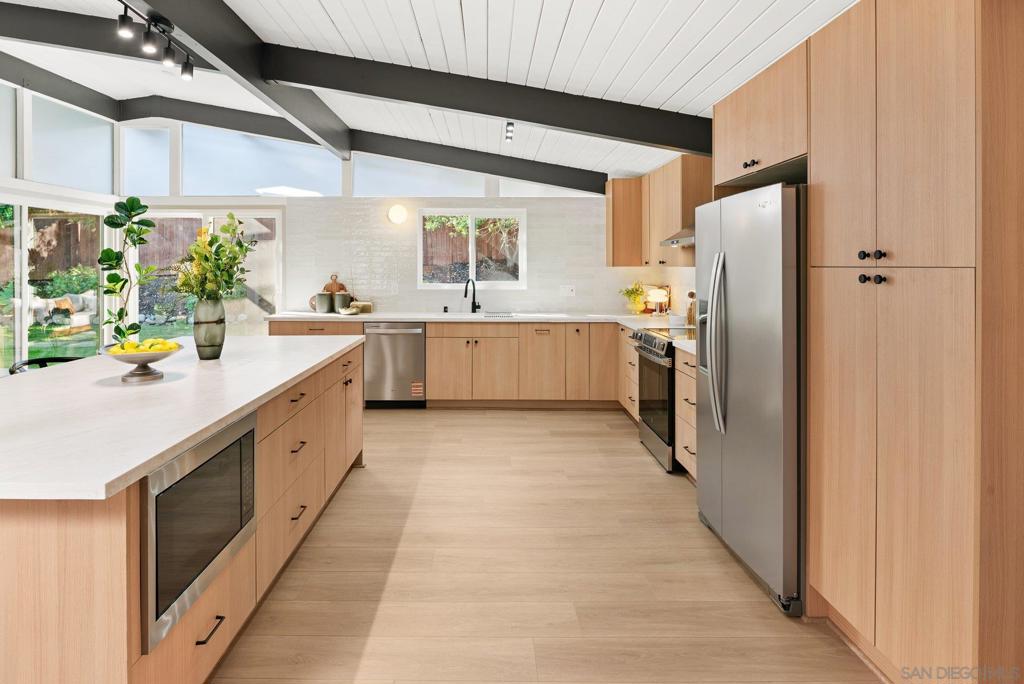 MLS #250042386SD image #2