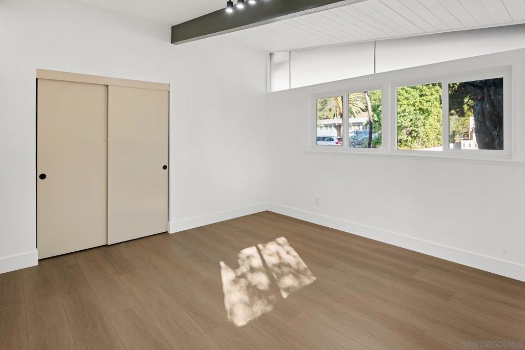 MLS #250042386SD image #36