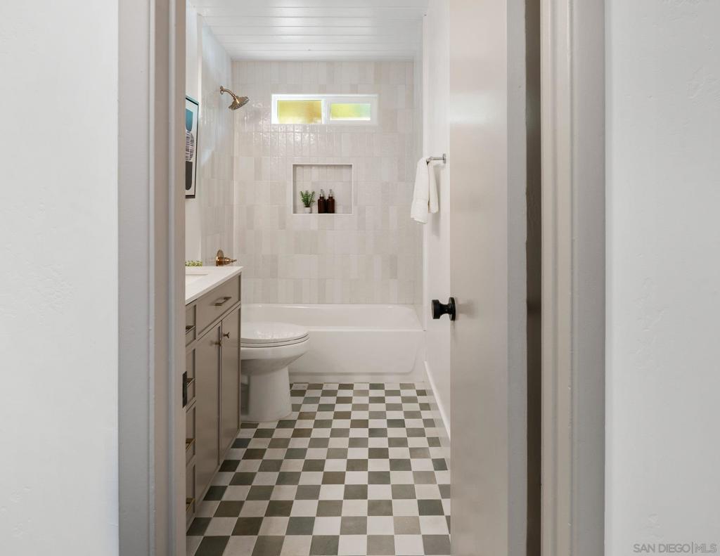 MLS #250042386SD image #40