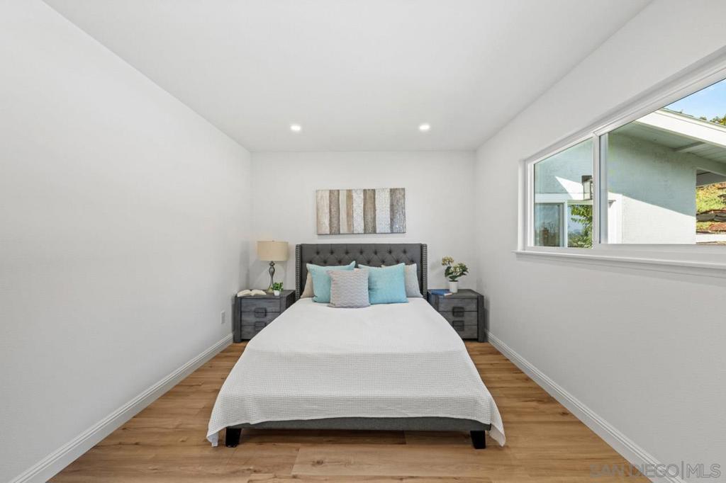 MLS #250042615SD image #17