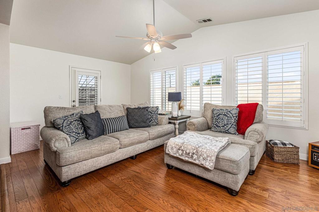 MLS #250042718SD image #2