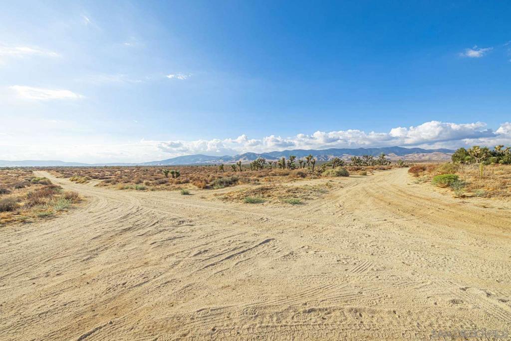 MLS #250042745SD image #17