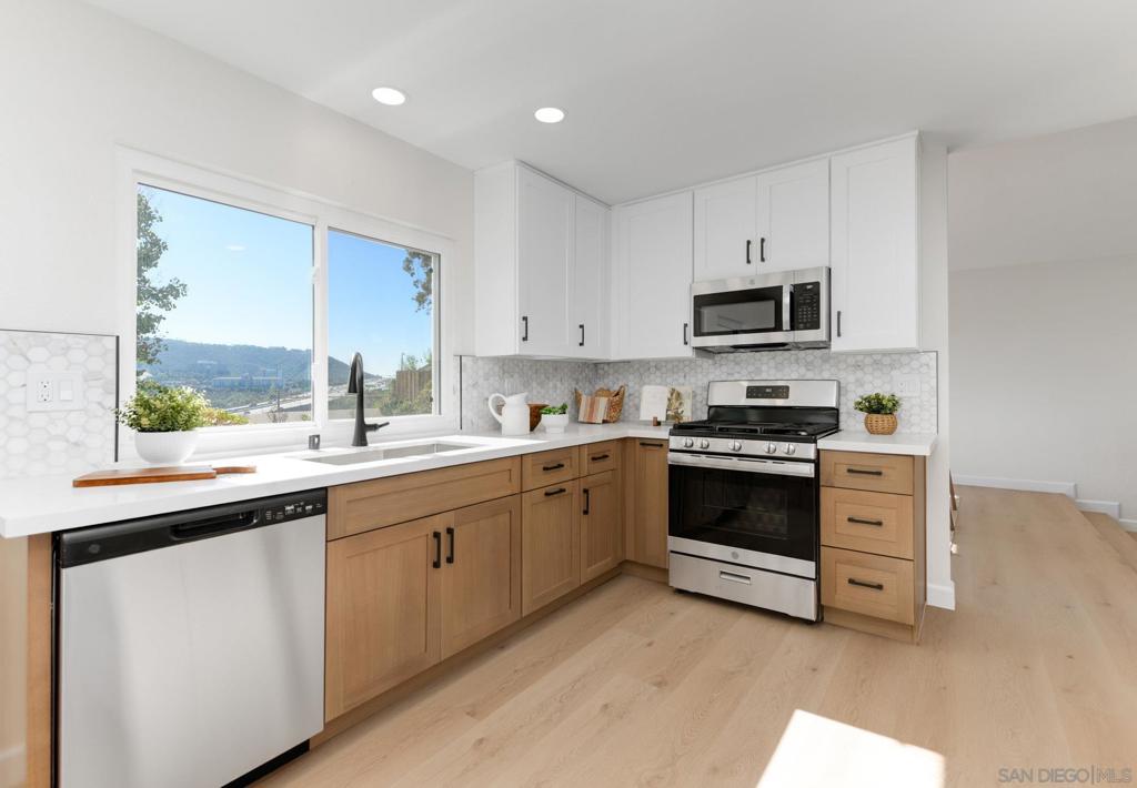 MLS #250042781SD image #12