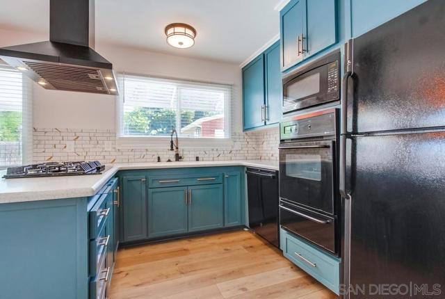 MLS #250043100SD image #27