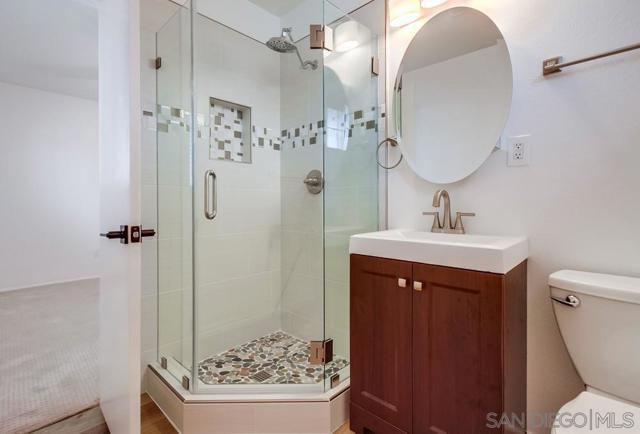 MLS #250043100SD image #32