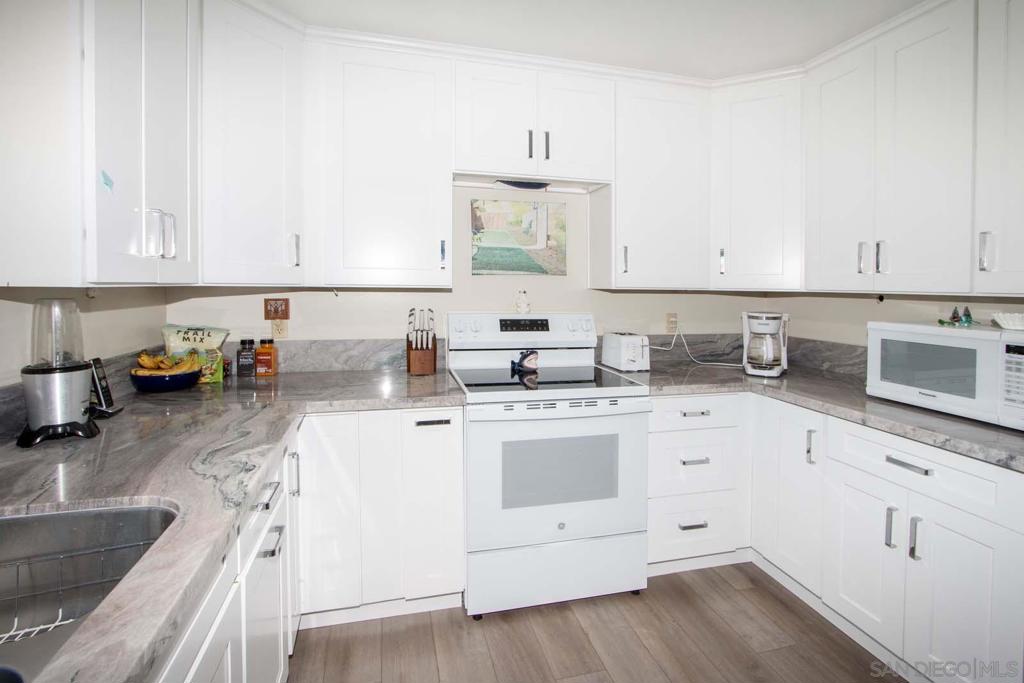 MLS #250043144SD image #9