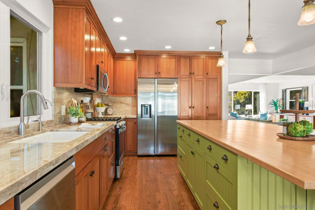 MLS #250043345SD image #14