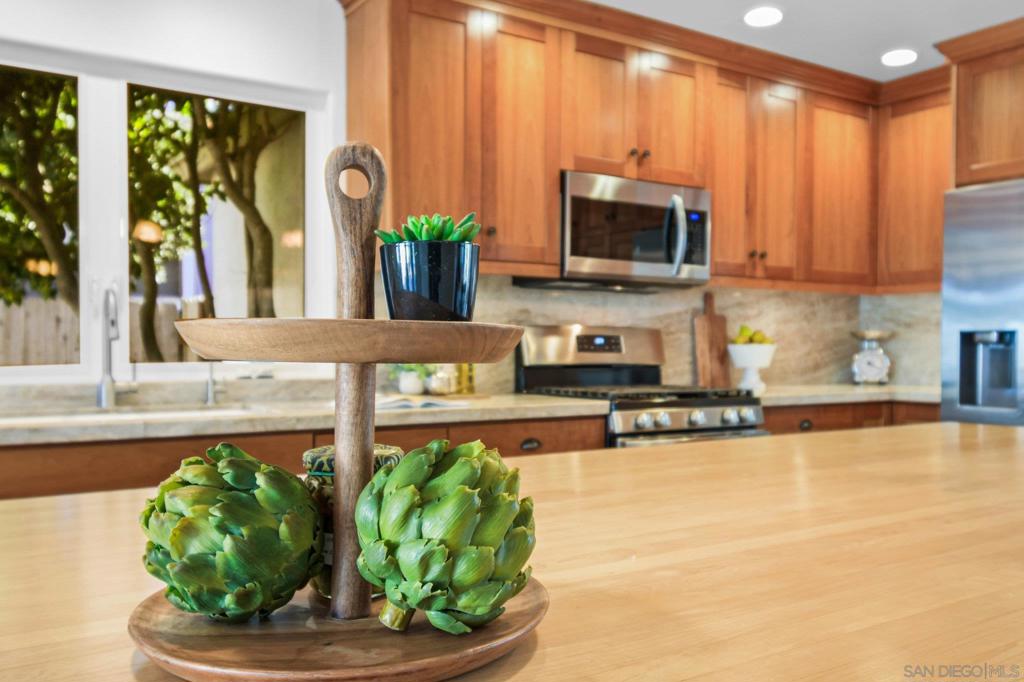 MLS #250043345SD image #15