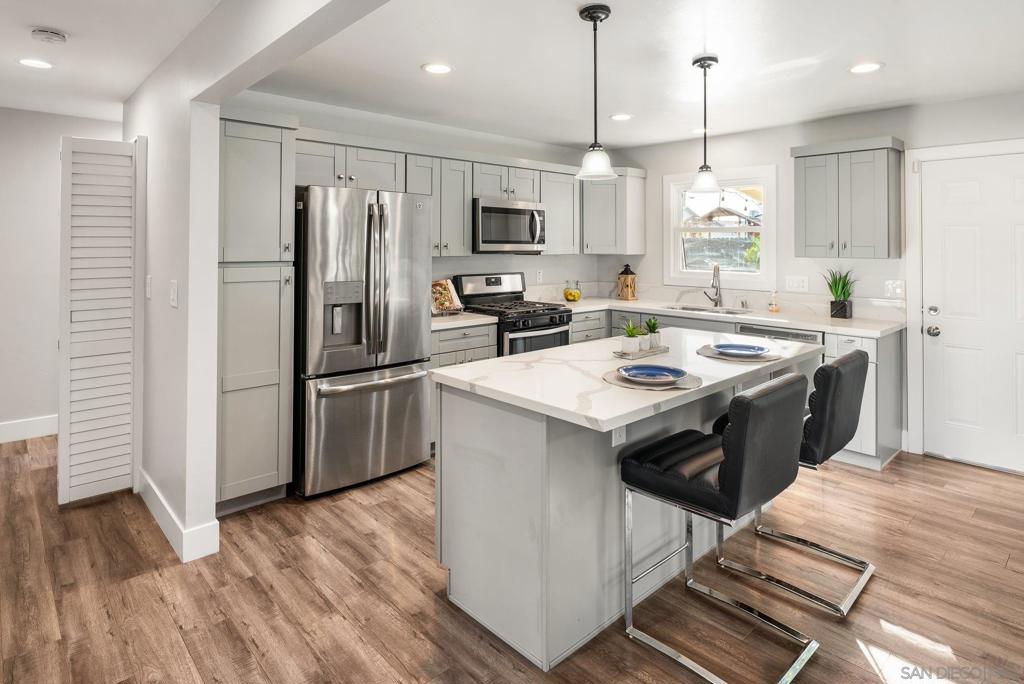 MLS #250043373SD image #11