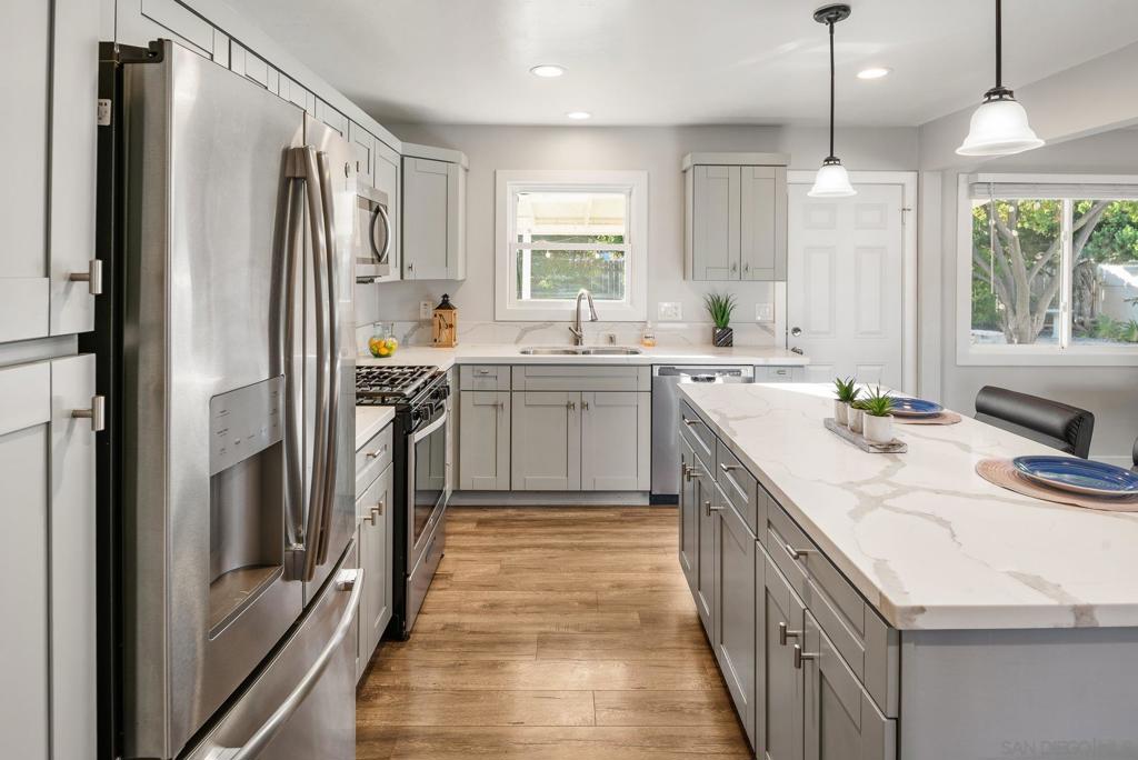 MLS #250043373SD image #12