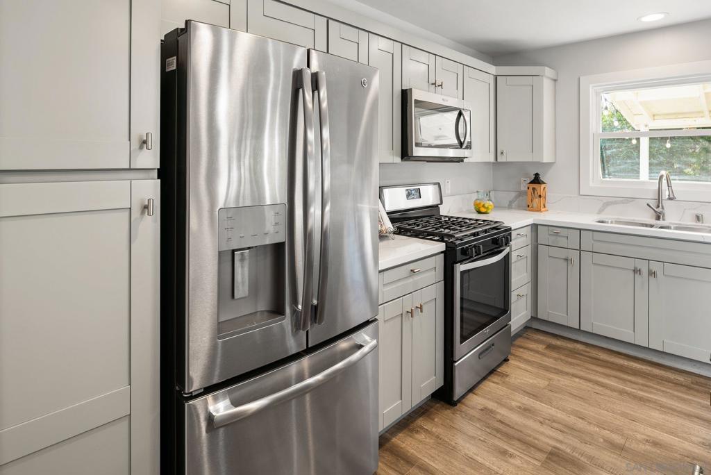 MLS #250043373SD image #13