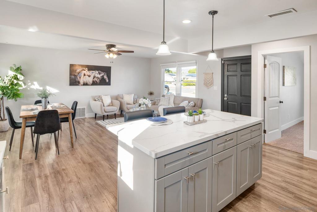 MLS #250043373SD image #16